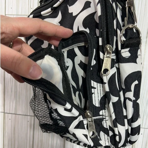 Black and White Crossbody Multi-zippers - Picture 4 of 9